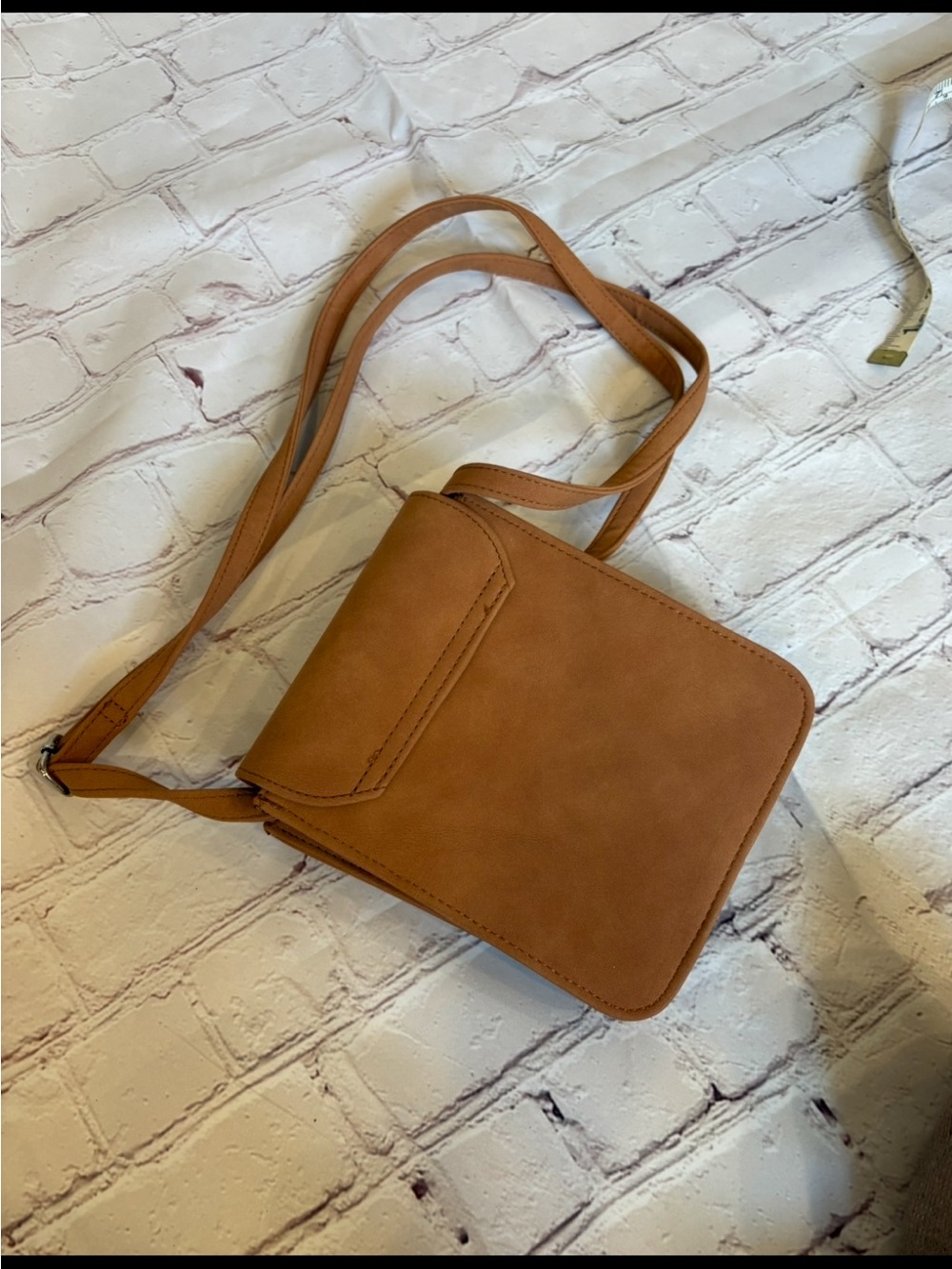 Classic Tan Crossbody Shoulder Bag - Women's Everyday Purse - Picture 6 of 6